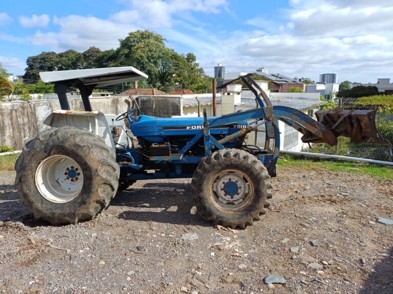 Ford 7810